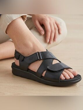 SAS Huggy All Day Black Sandals with Adjustable Straps and Cushioned Footbed 7.5